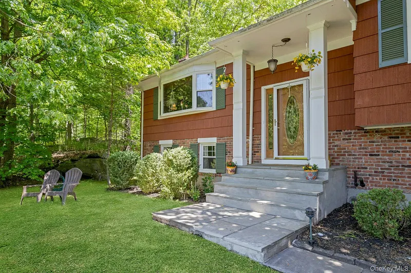 8 Woodland Road Photo 3