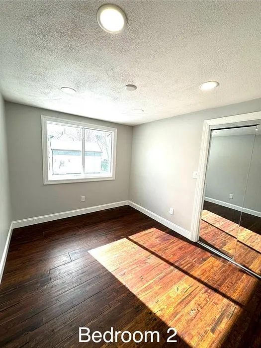 76 Foster St Photo 18