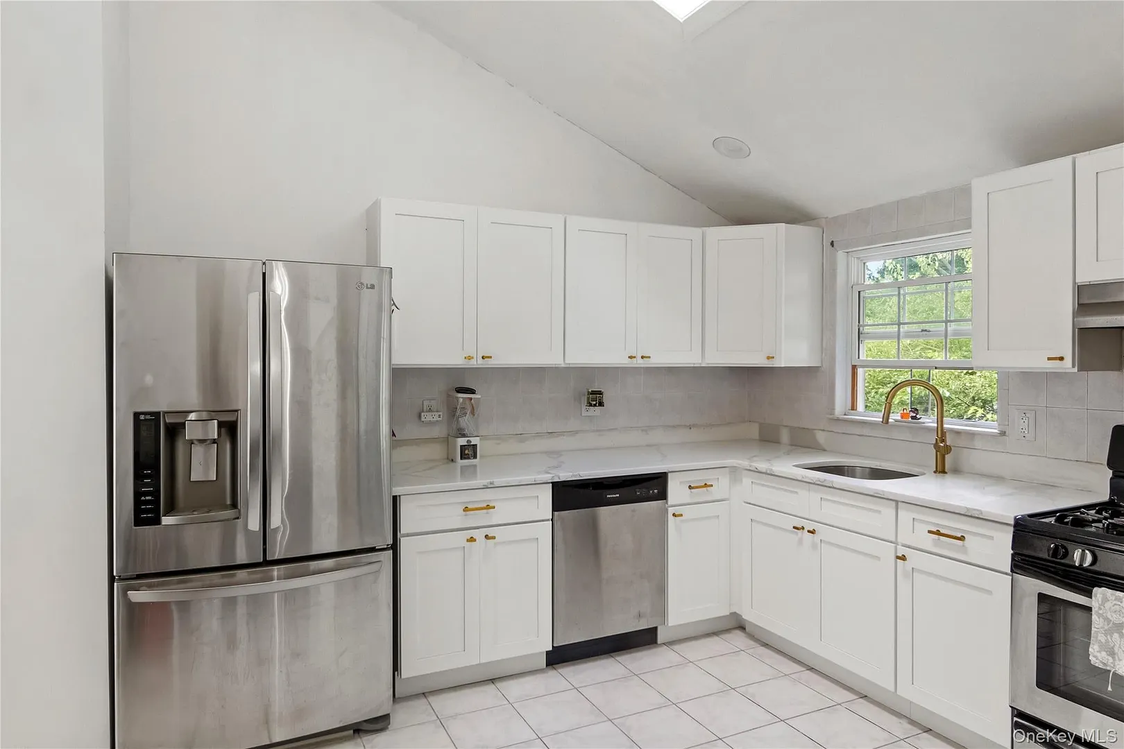 1056 Arthur Street Photo 25