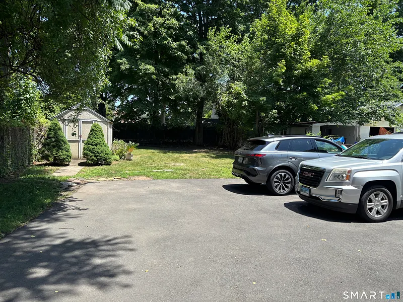697 Washington Avenue Photo 4