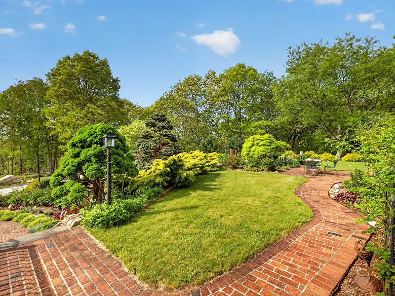 325 Post Road Photo 12