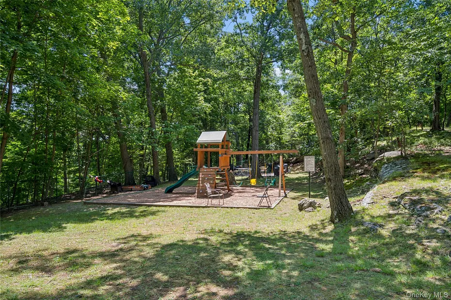 84 Pinewood Road  #1F Photo 26