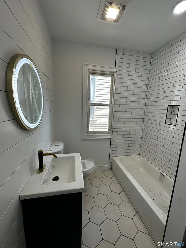 82 Howard Avenue  #82-2L Photo 10