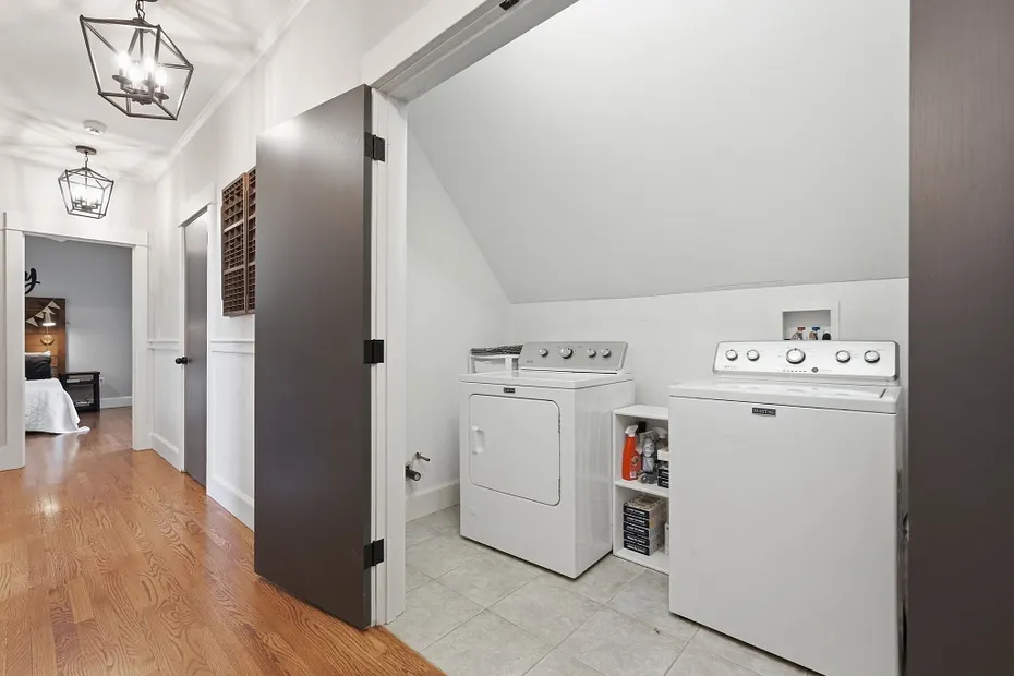 409 Henry St Photo 32
