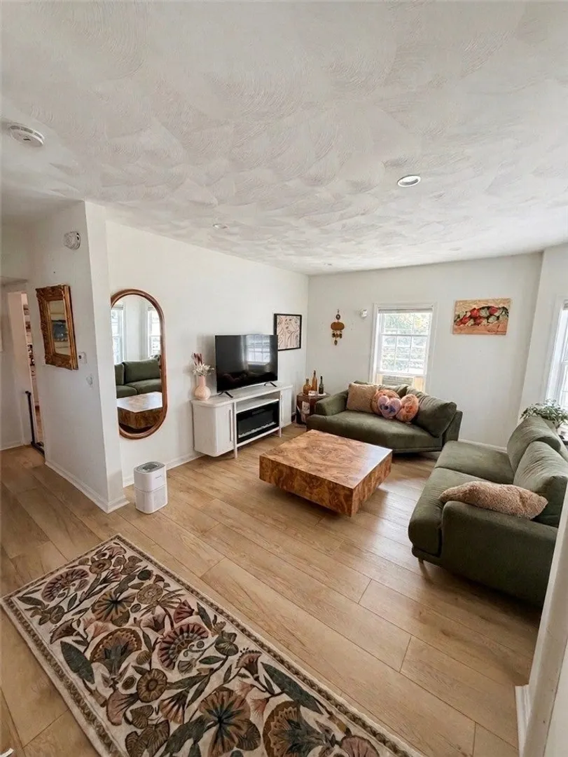85 Ferris Street Photo 11