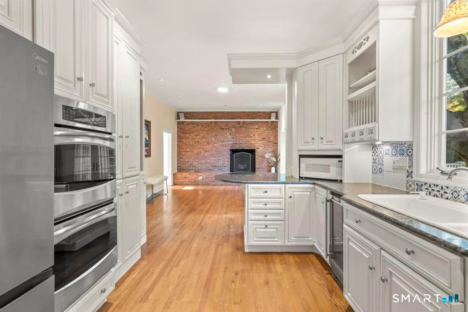 152 West River Street Photo 11