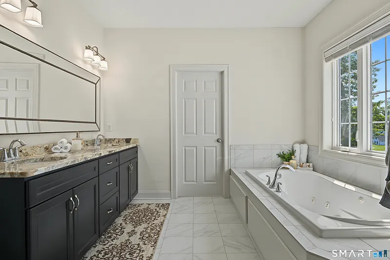 61 Lenox Road Photo 20