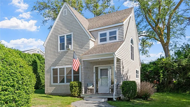 152 Tuckerman Avenue  #7 Photo 2
