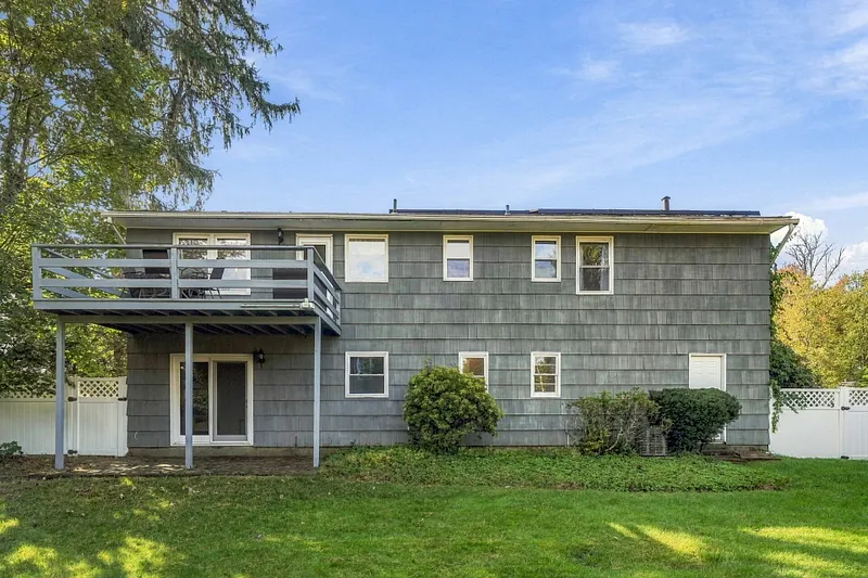 7 Frost Lane Photo 24