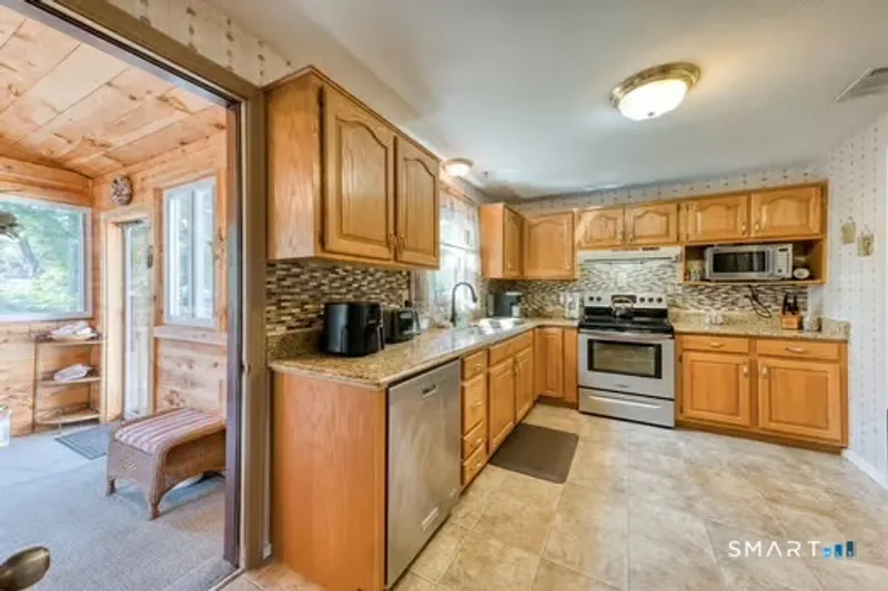 38 Kenwood Drive Photo 7