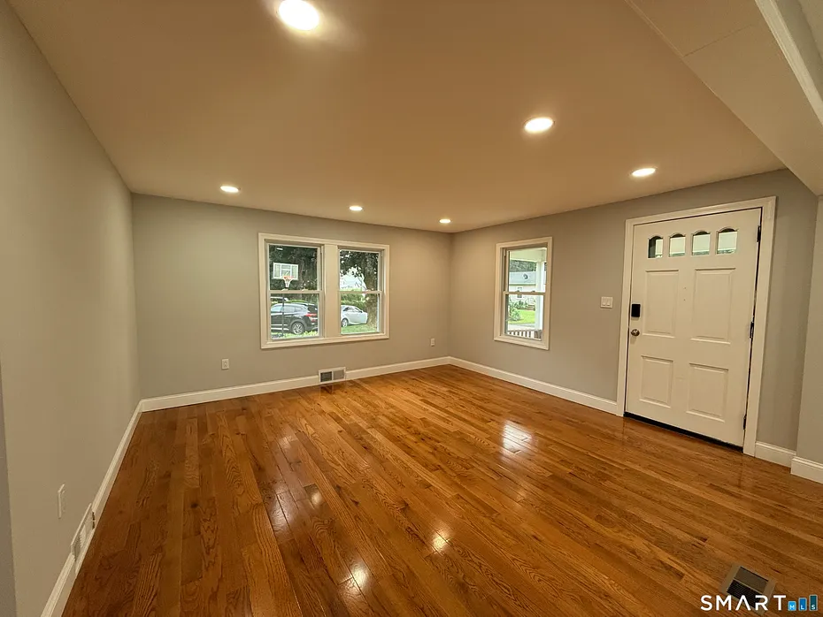 62 Mowry Avenue Photo 11