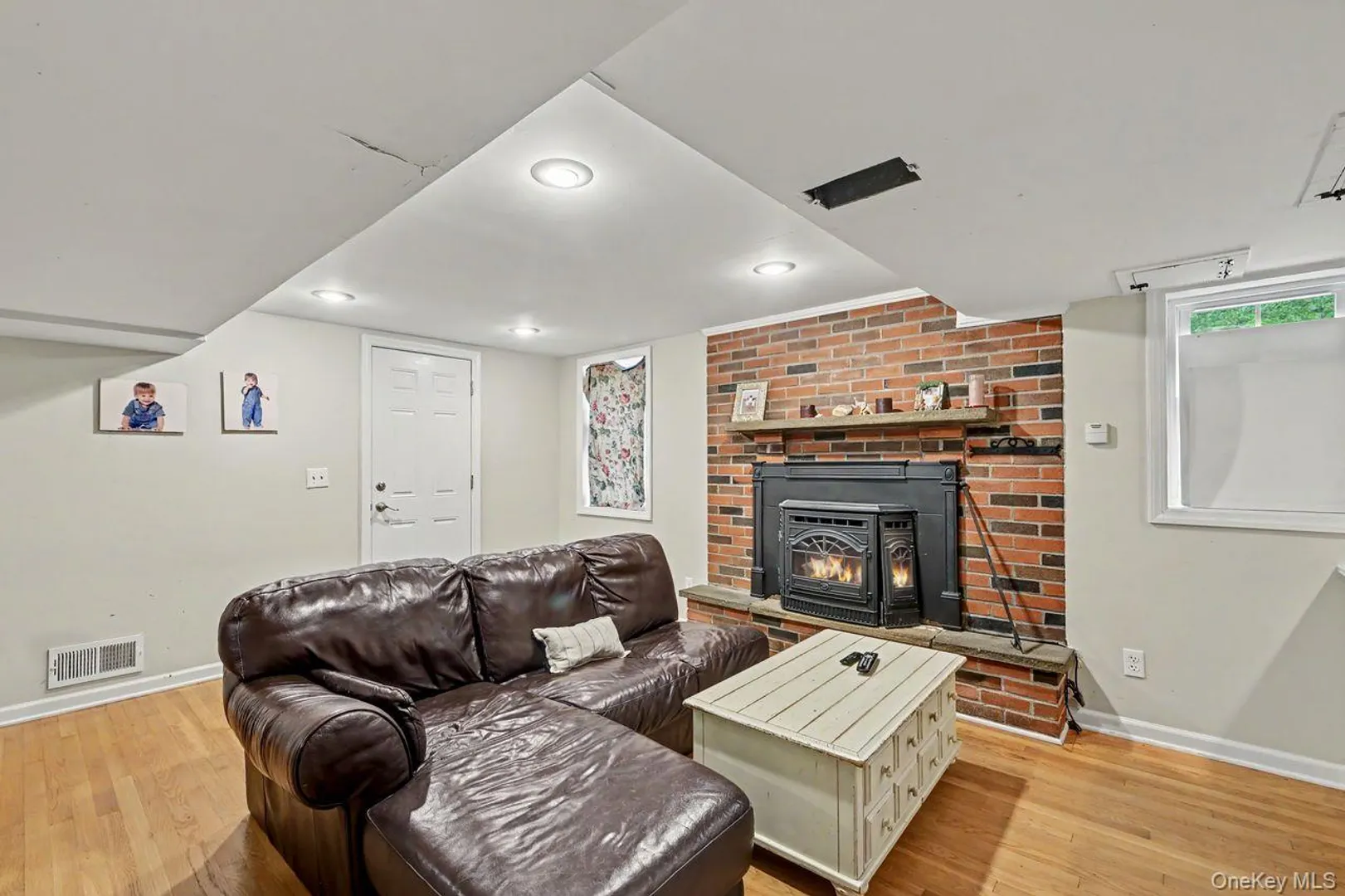 2 Edward Street Photo 13