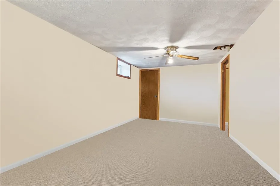 10 Hinckley Rd Photo 19