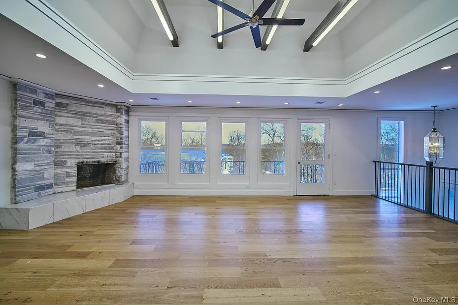 189 Mcnamara Road Photo 8