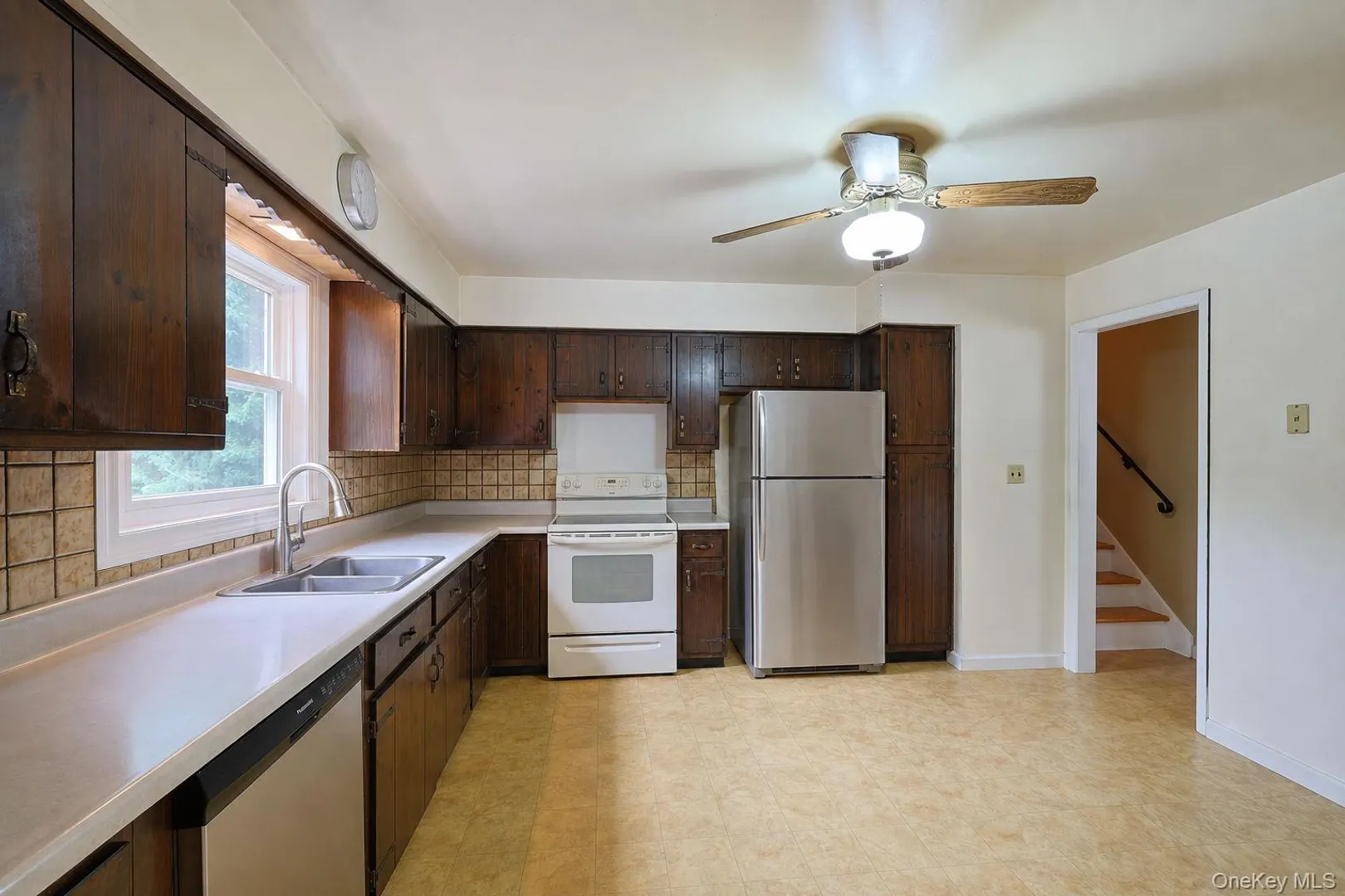 18 Hillside Road Photo 7
