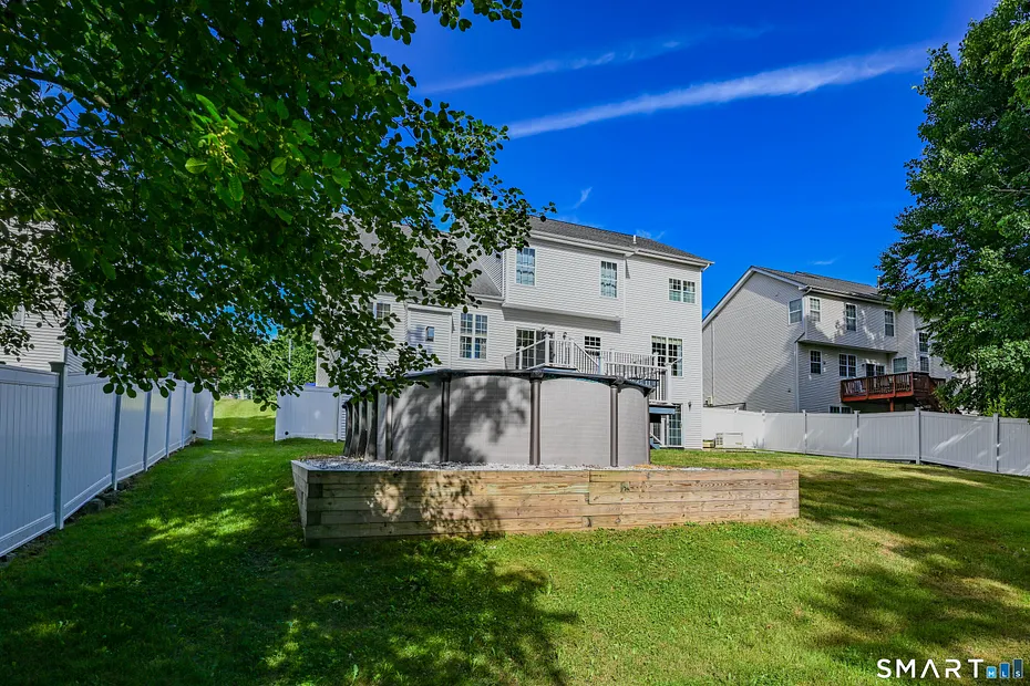 46 Auburn Way Photo 12
