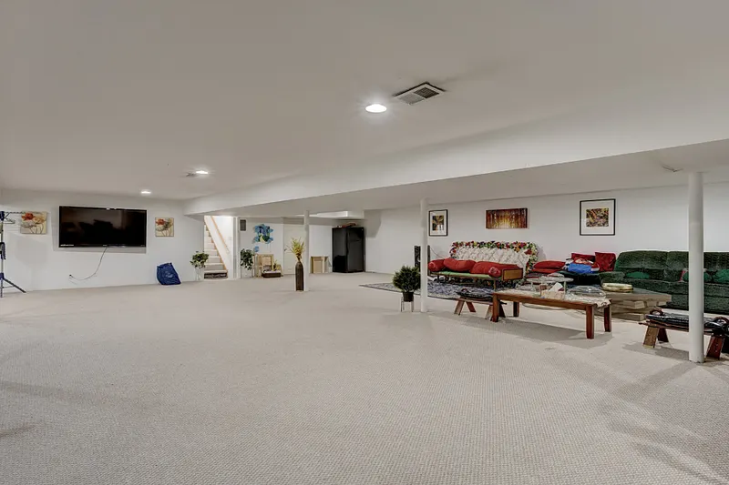 300 Hilltop Road Photo 34