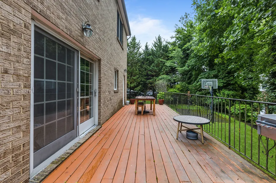 191 Beechmont Drive Photo 45