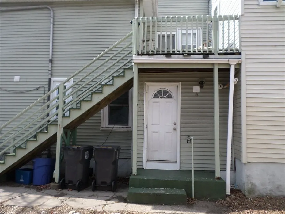 57 Bloomingdale St Photo 5