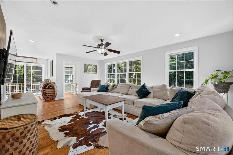 21 Thompson Road Photo 15