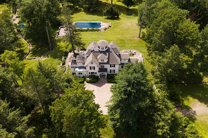 390 Erpf Road Photo 4