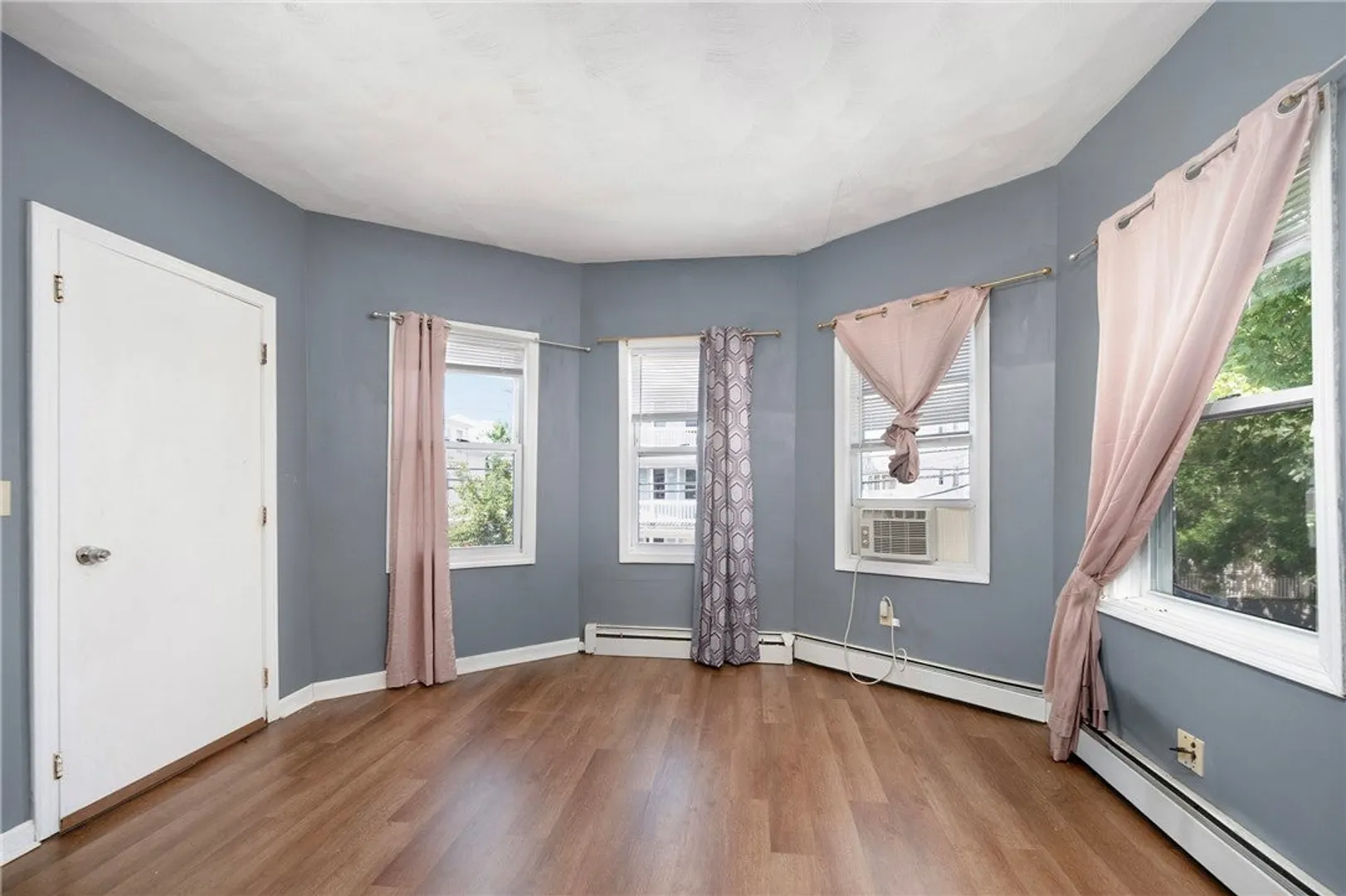 346 Douglas Avenue Photo 5