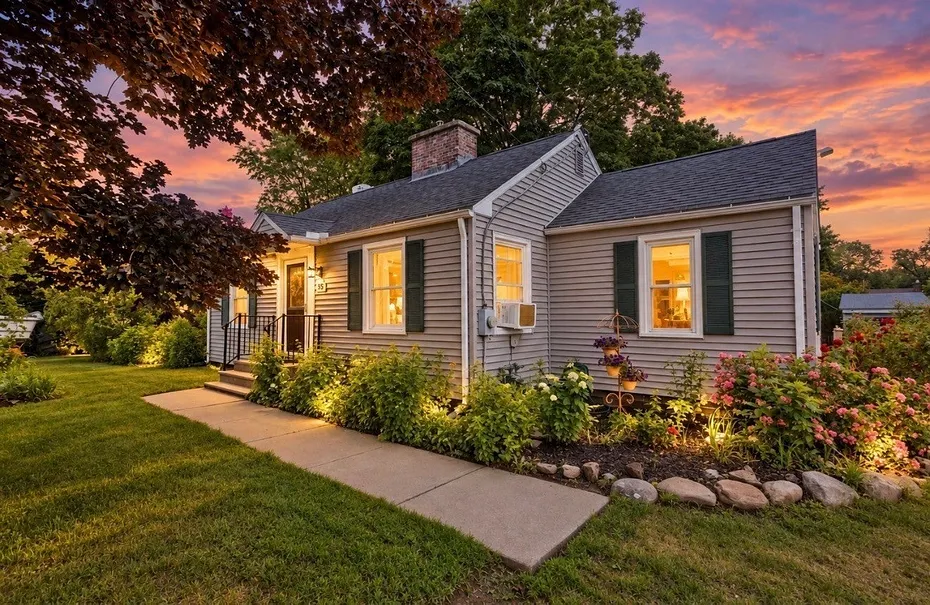 35 Pinehurst St Photo 1