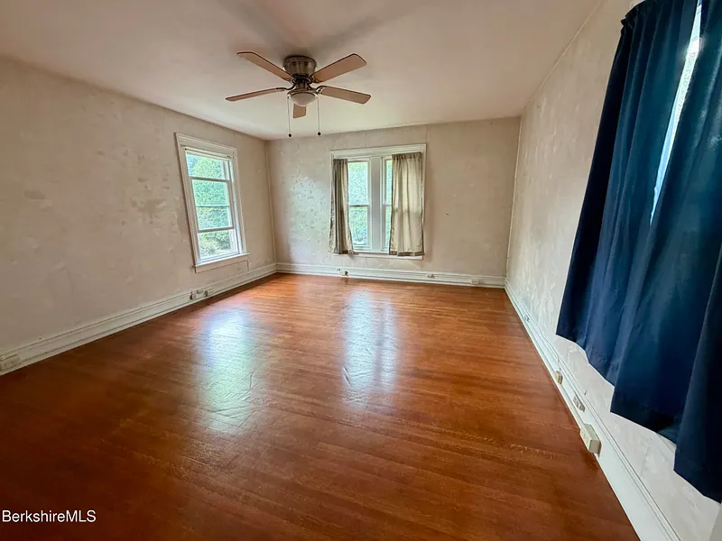 50 Buel St Photo 24