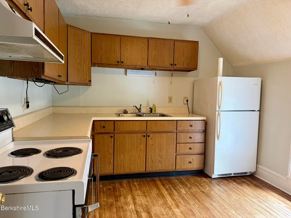 50 Buel St Photo 17