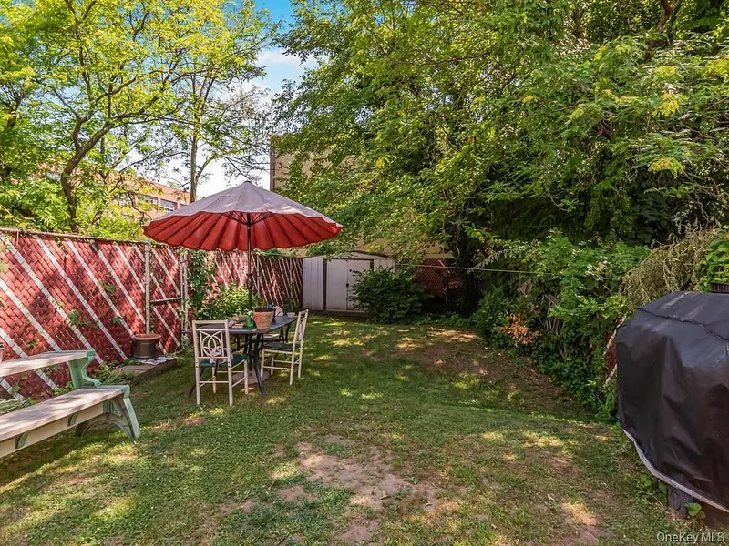 772 Home Street Photo 16