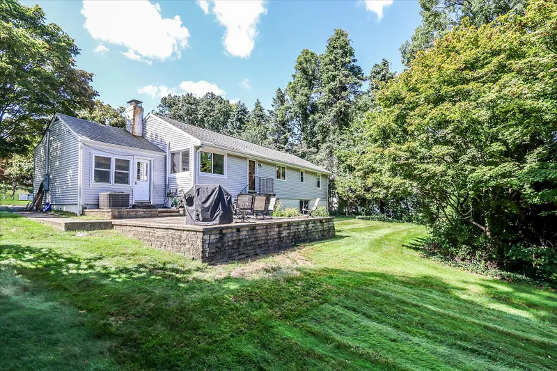 86 Crown Street Photo 24