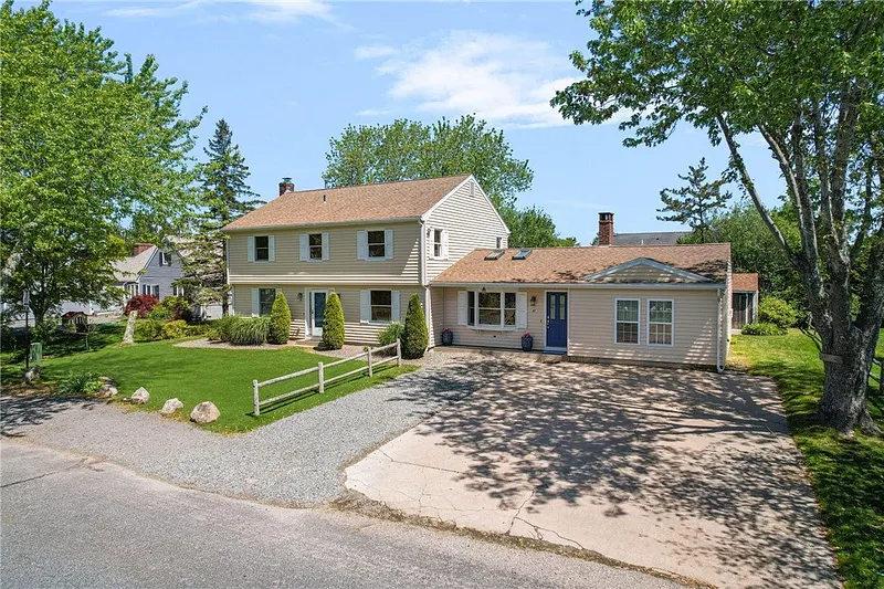 37 Newport Lane Photo 1