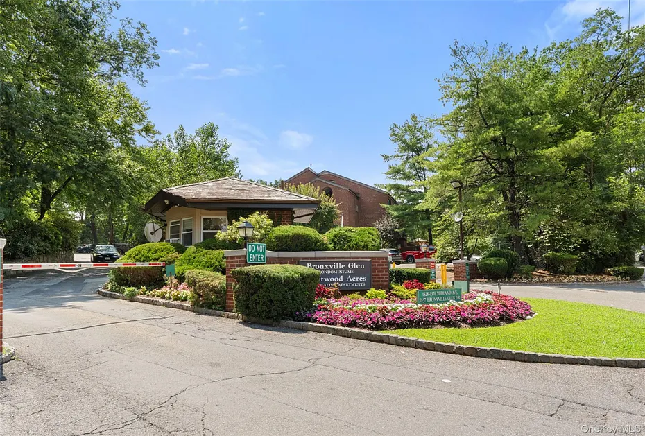 18 Bronxville Glen Drive  #3-12 Photo 34