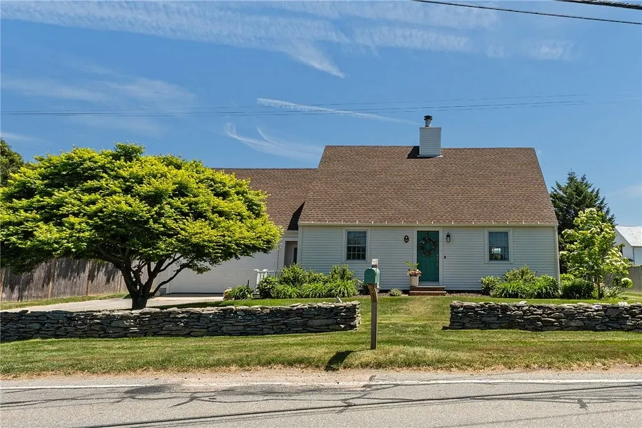 14 Wolcott Avenue Photo 3