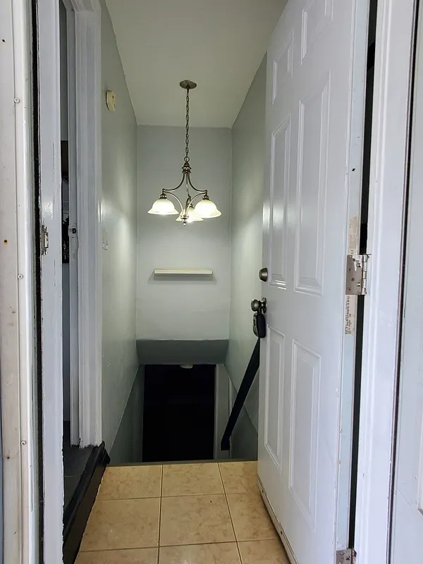 725 Bay St Photo 16