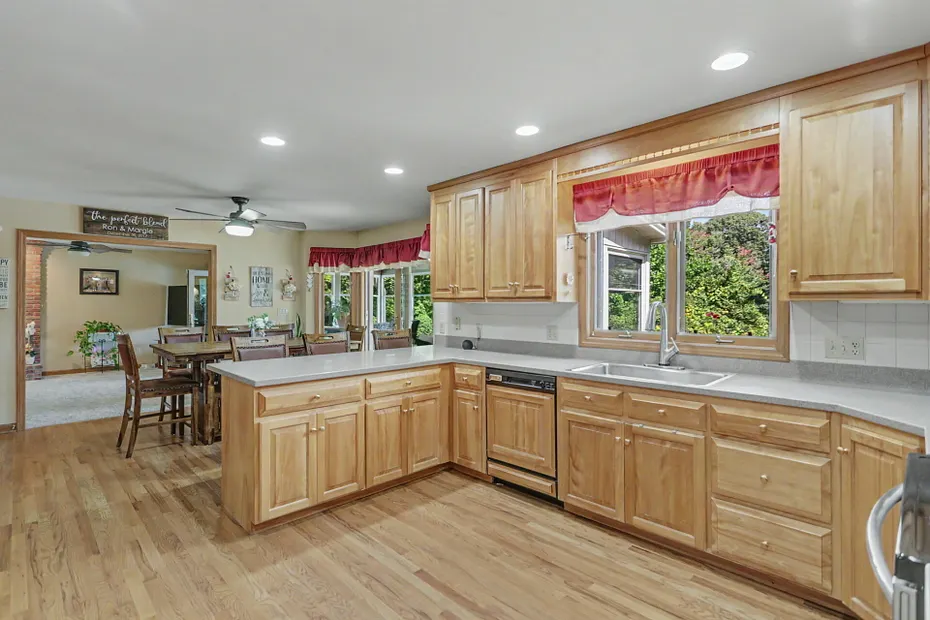 94 Tomlinson Road Photo 10