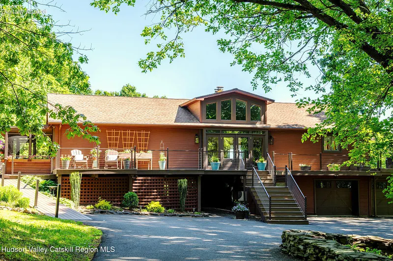 322 Schultz Lane Photo 3