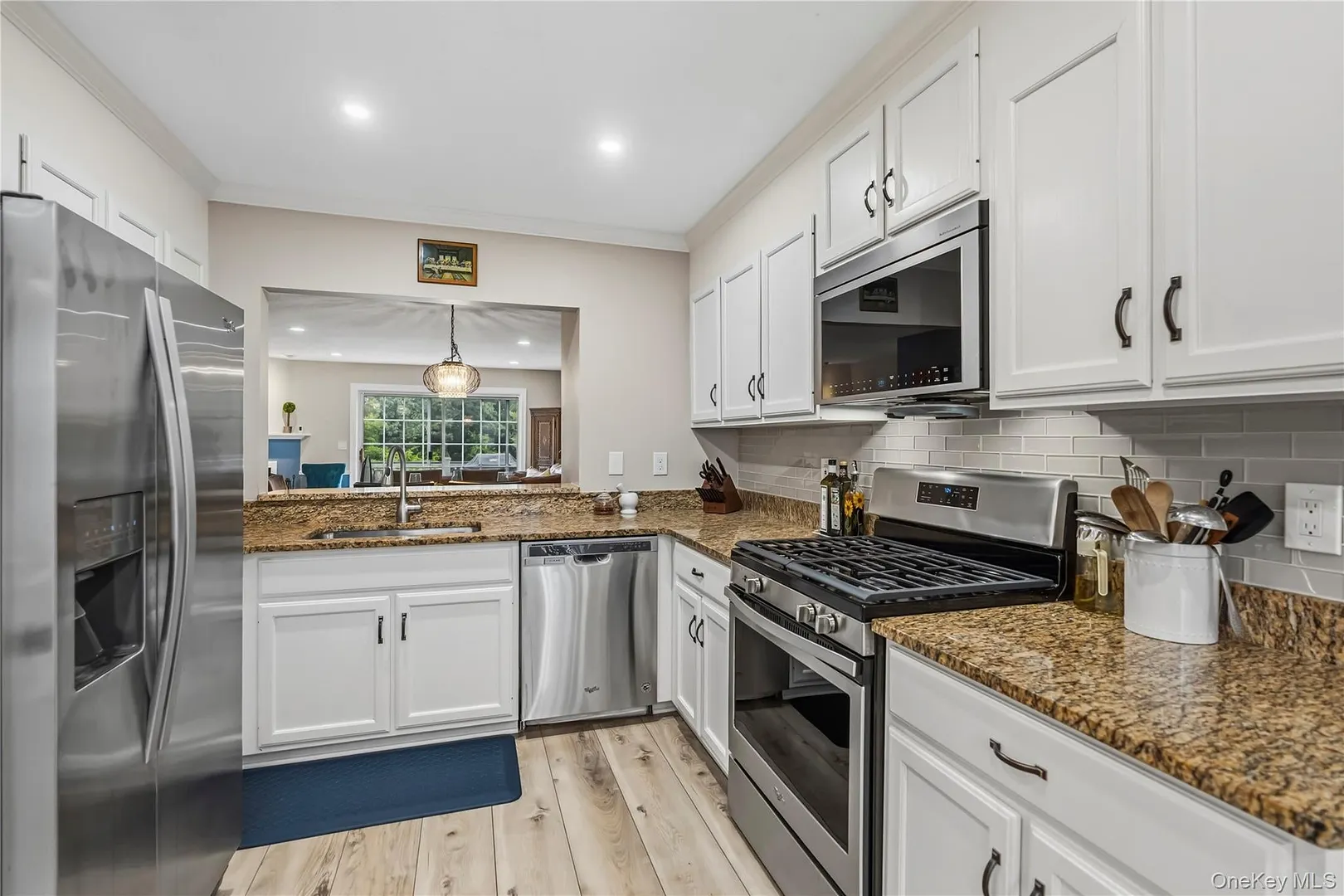 1404 Scarborough Drive Photo 2