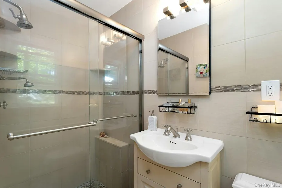 8 Woodland Road Photo 19