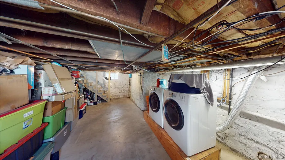 88 Grand Avenue Photo 27