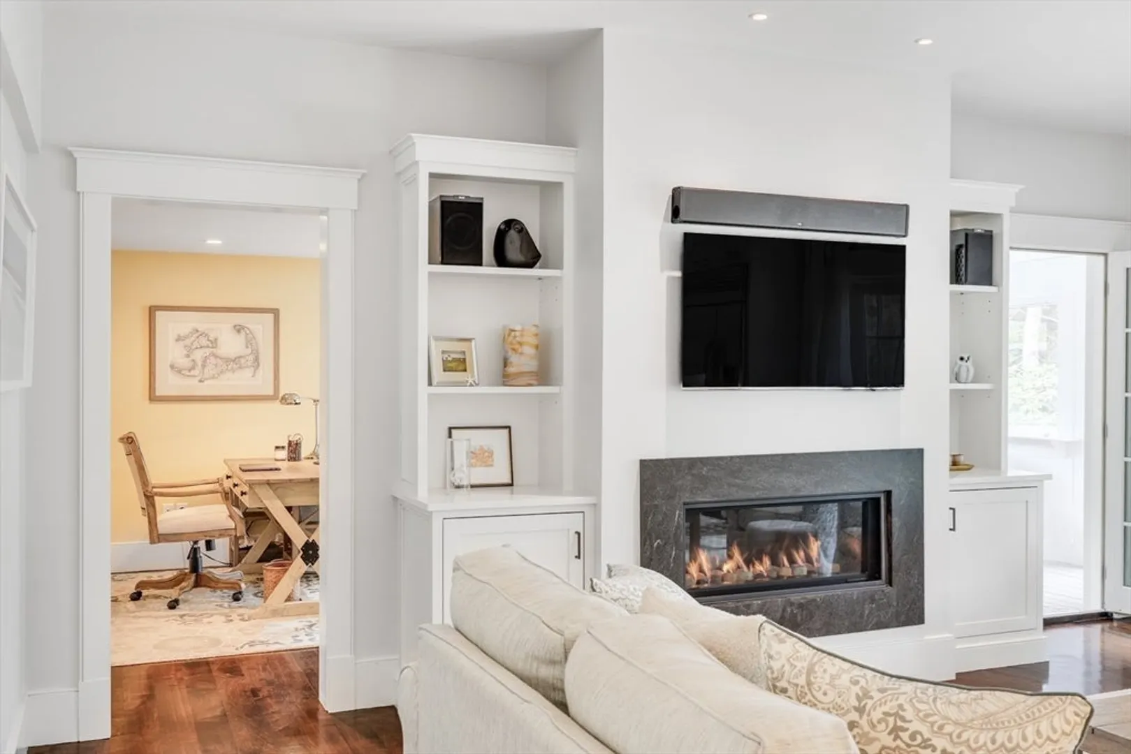 25 Glover Square Photo 23