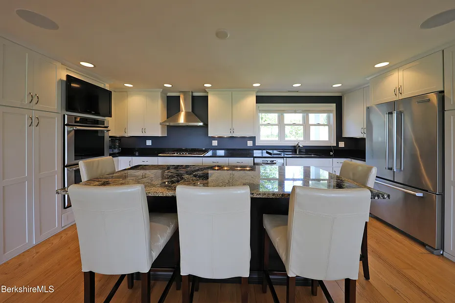 154 Plunkett St Photo 15