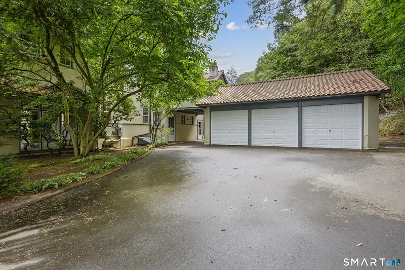 1056 Whitney Avenue Photo 38