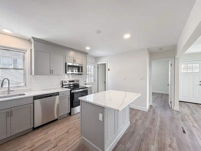 31 Millard Ave Photo 12