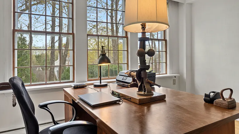 6 Tyringham Rd Photo 12