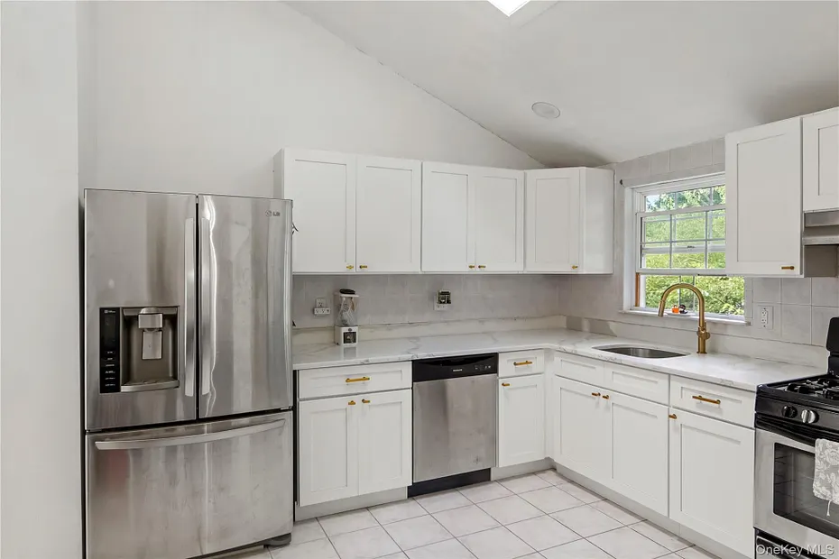 1056 Arthur Street Photo 25