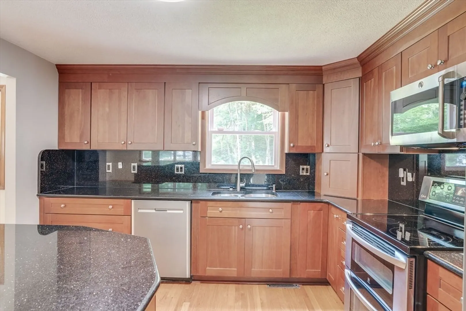 680 East Street Photo 9