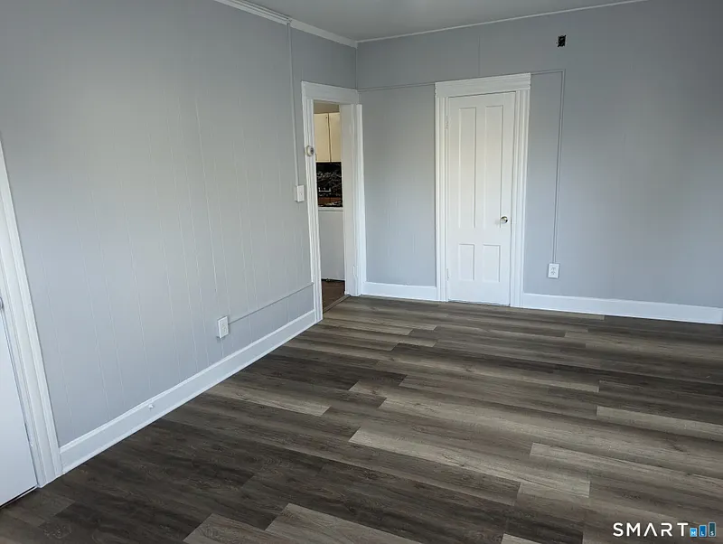 105 Rhodes Street Photo 7