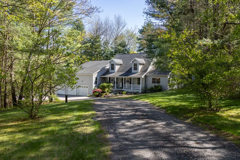 65 Middle Road Photo 2
