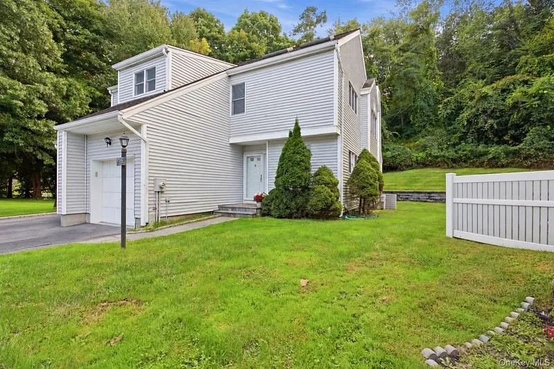 1452 Iroquois Street Photo 19